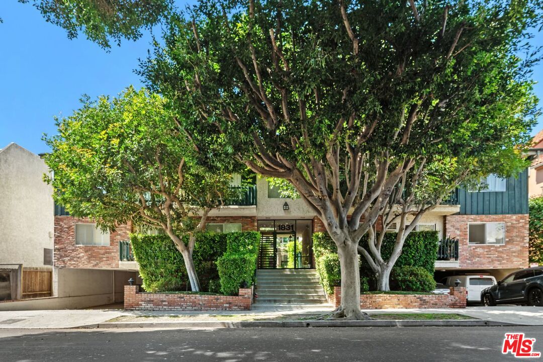 1831 Barry Ave Unit: 3
