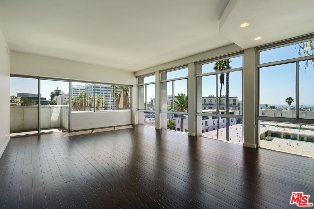 7135 Hollywood Blvd Unit: 402
