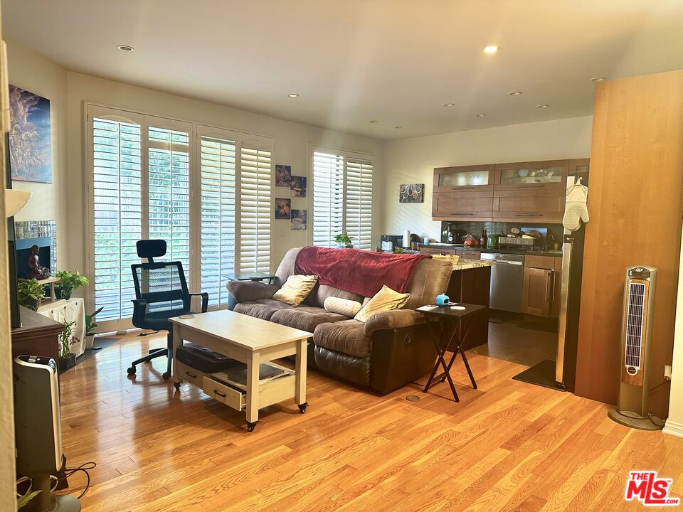 1812 Overland Ave Unit: 105