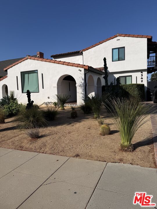 4342 Angeles Vista Blvd