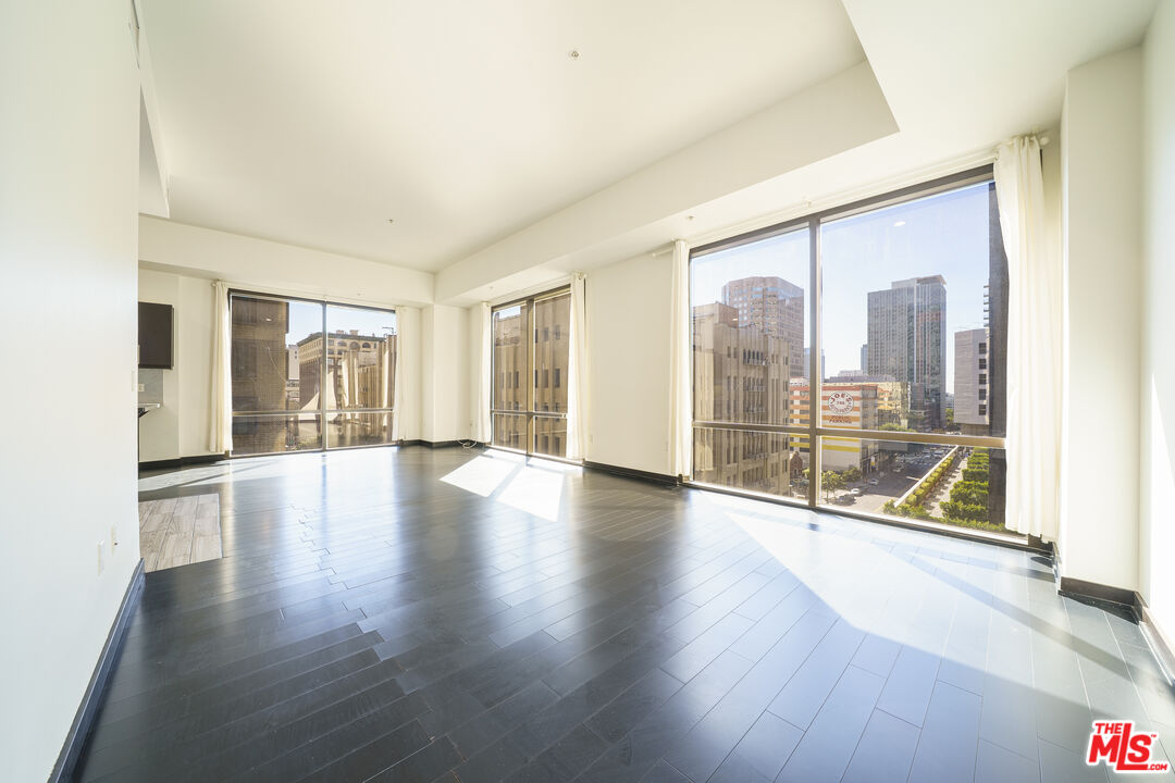 655 S Hope St Unit: 704