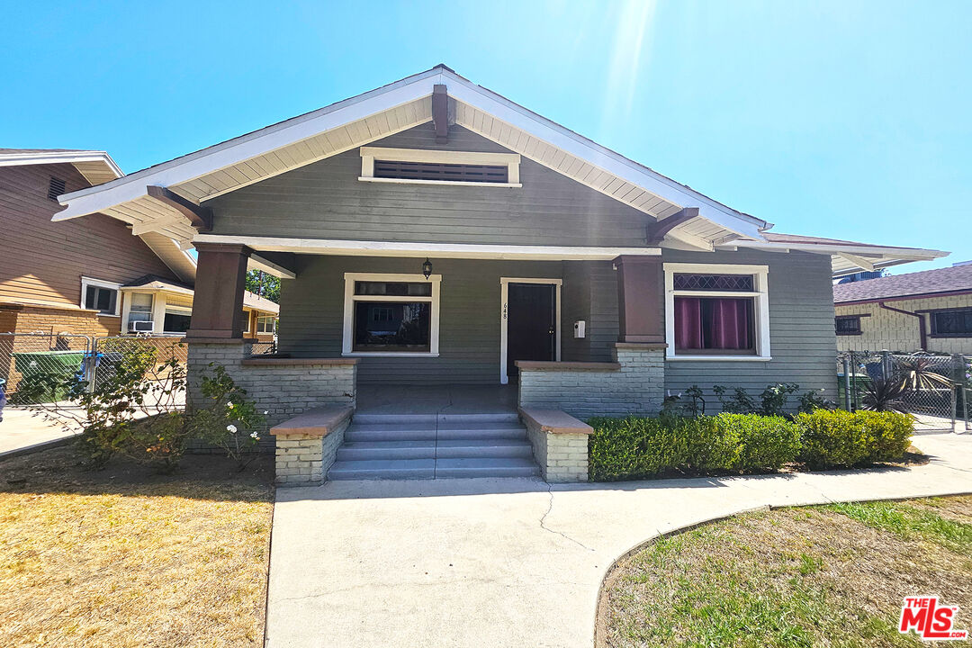 648 N Heliotrope Dr