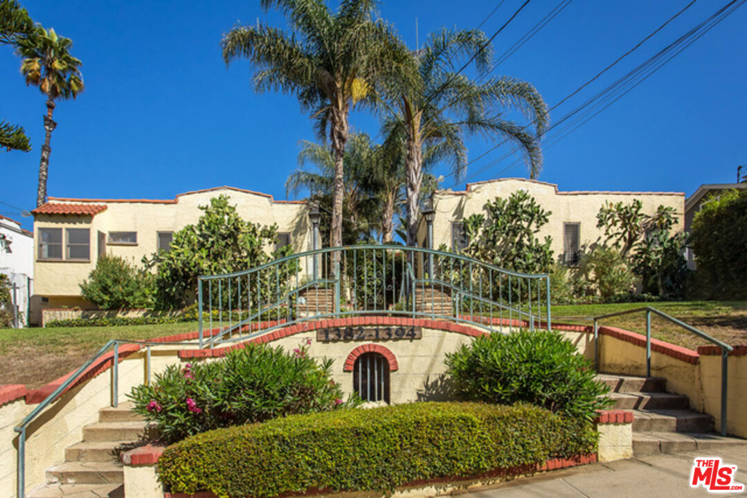 1386 Edgecliffe