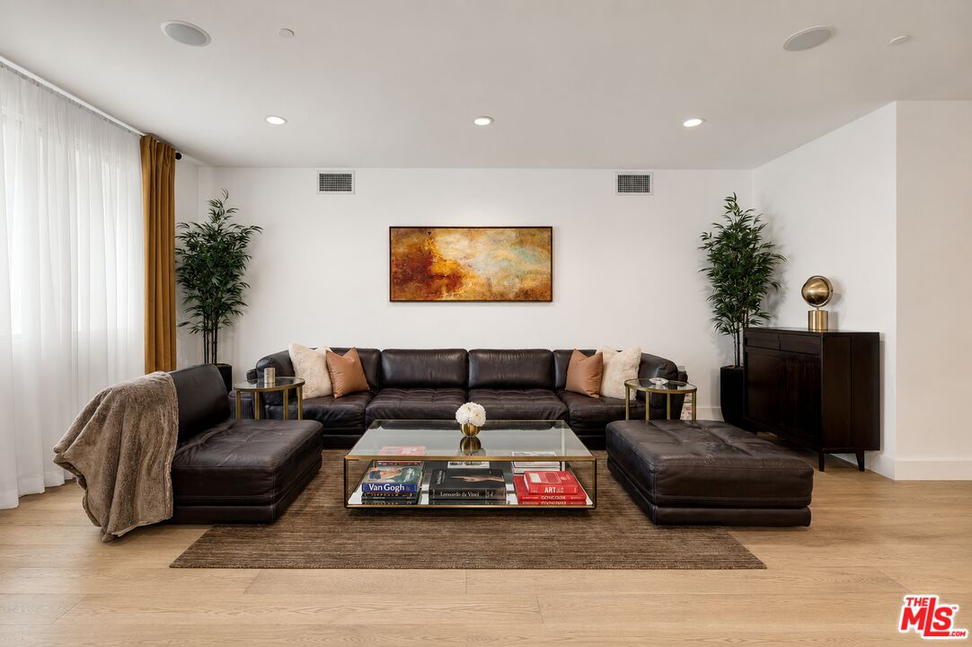 1304 Roxbury Dr Unit: 202