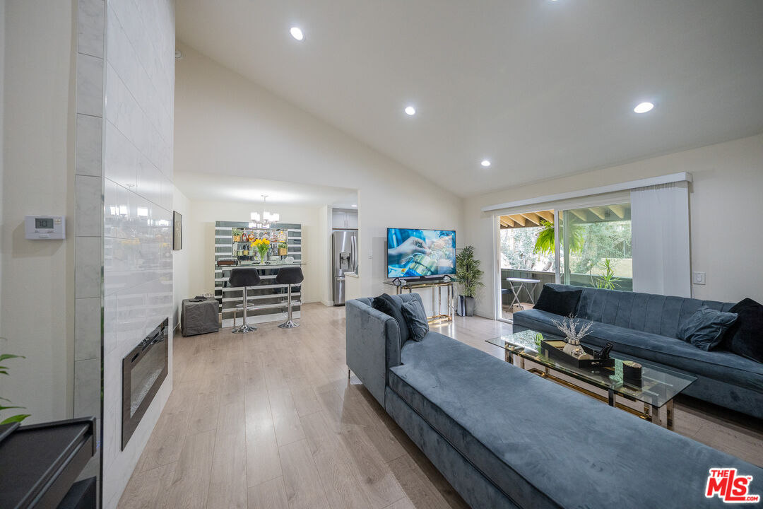 15425 Sherman Way Unit: 241