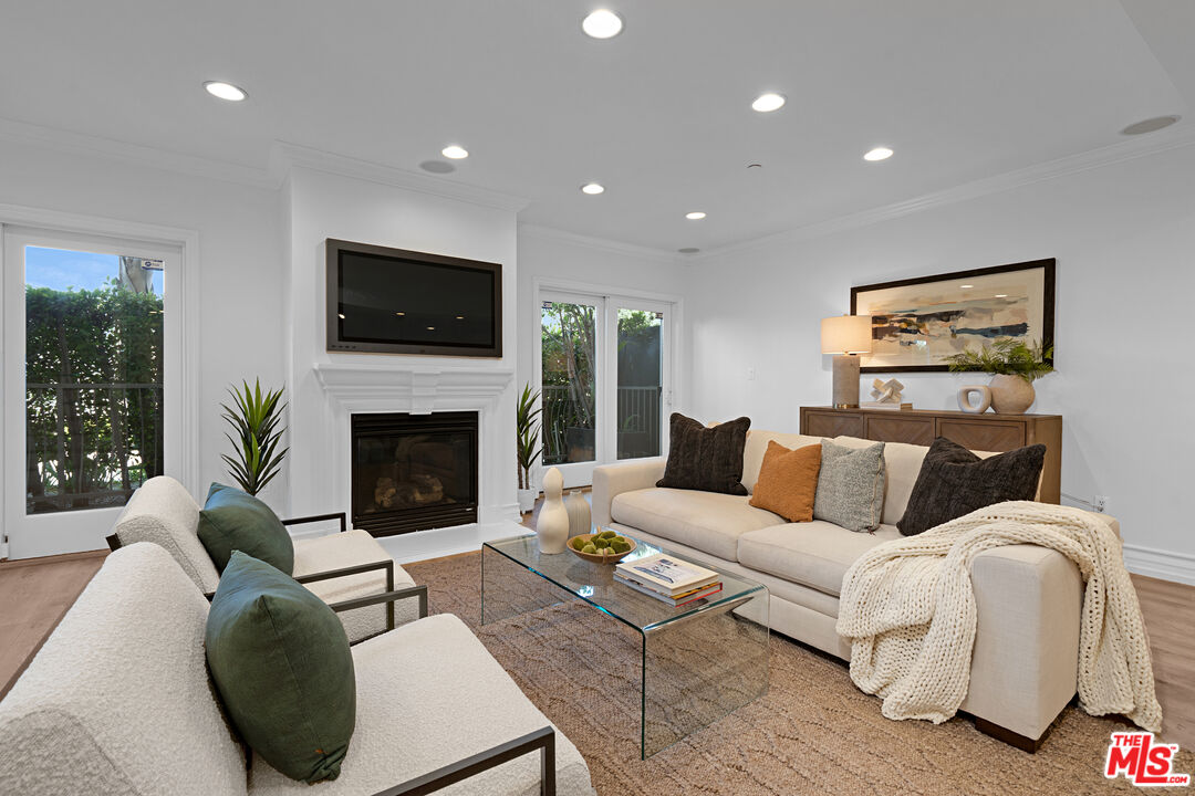 1838 Westholme Ave Unit: 104