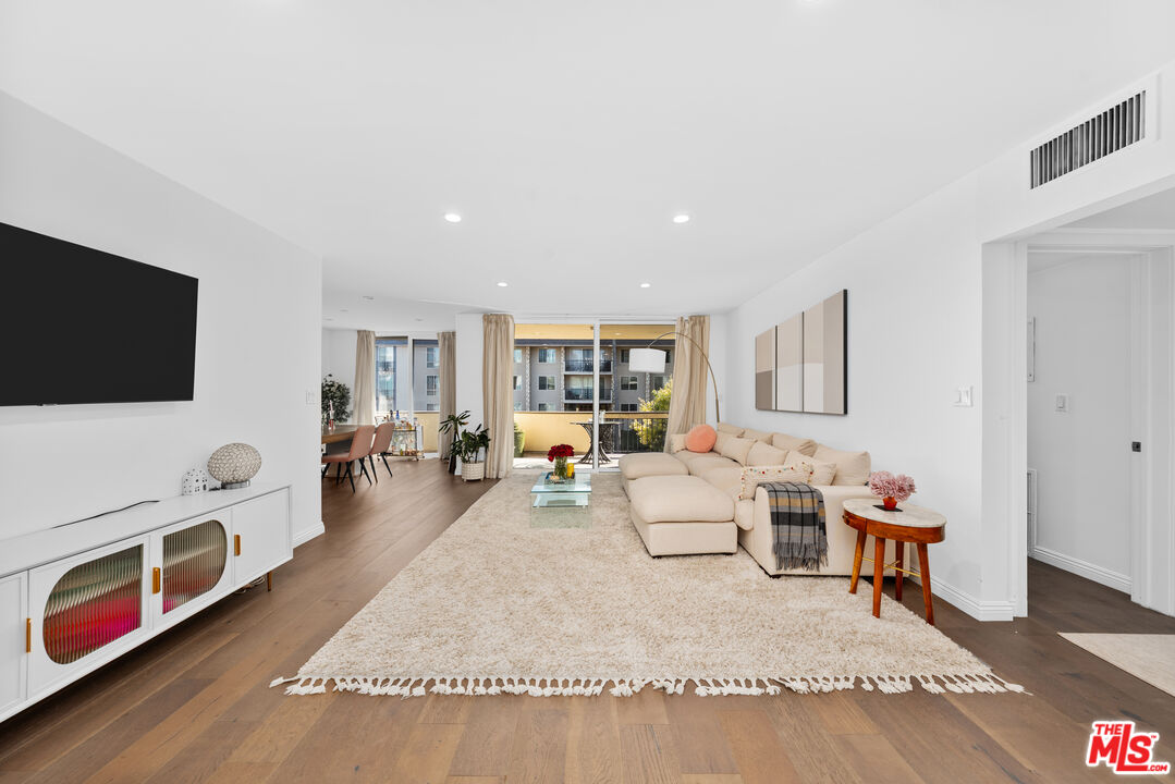11970 Montana Ave Unit: 207