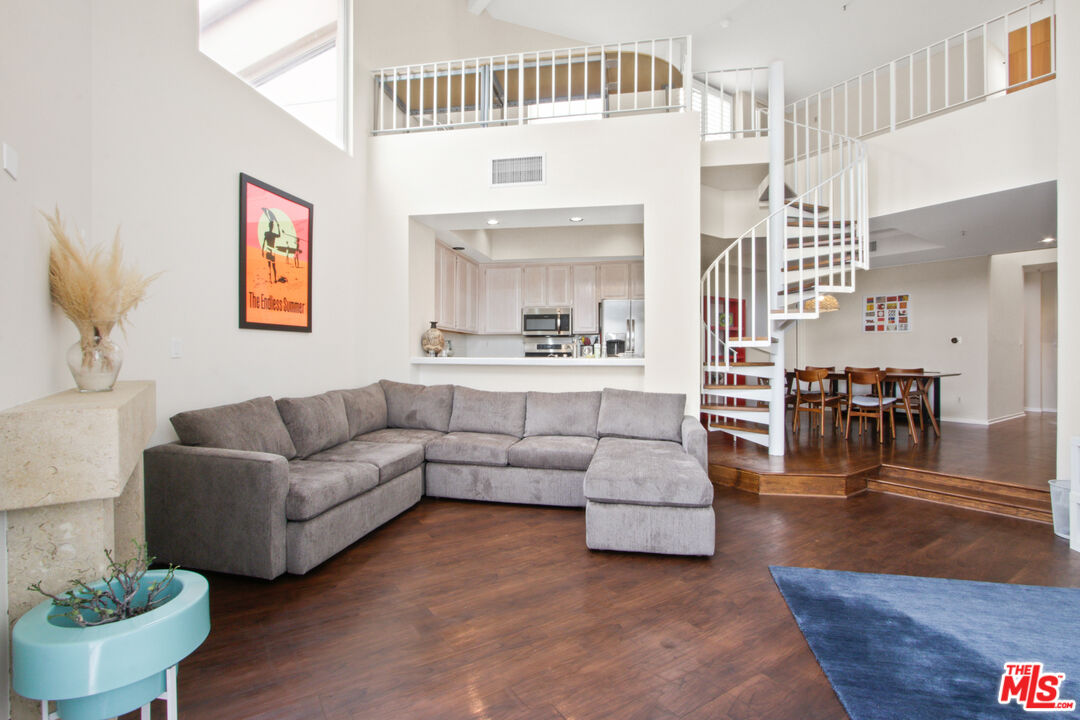 255 Main St Unit: 306