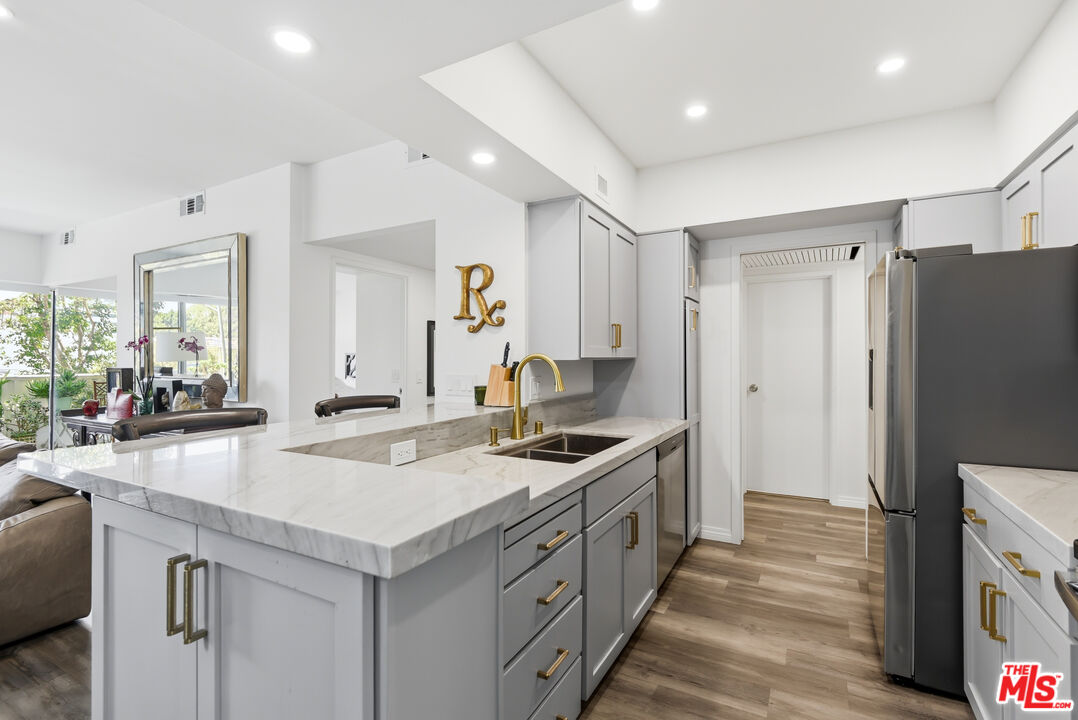 7135 Hollywood Blvd Unit: 206