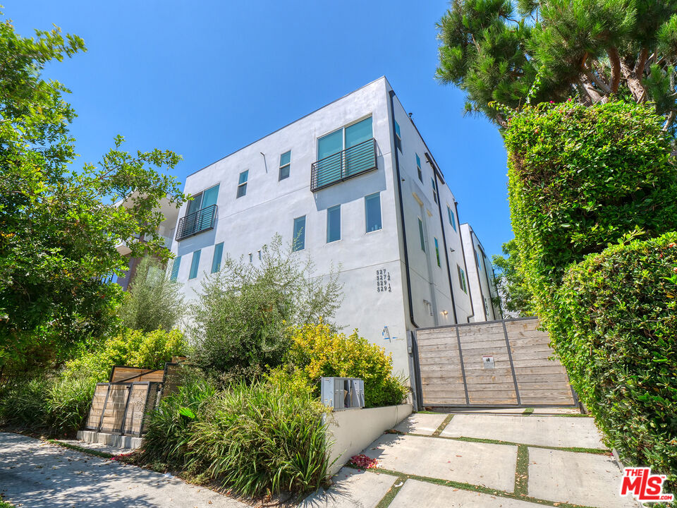 525 N Normandie Ave