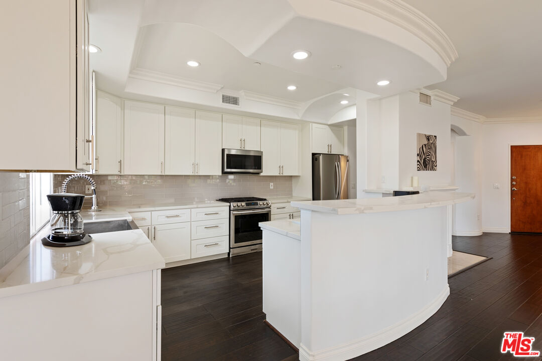 1862 S Bentley Ave Unit: 202