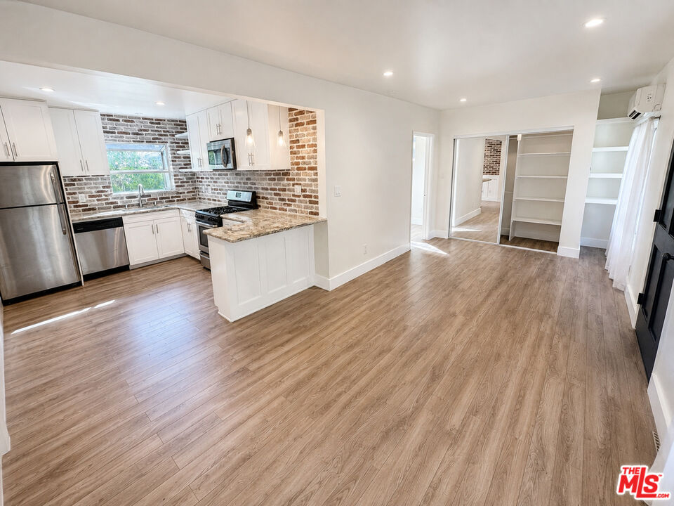 8912 Krueger St