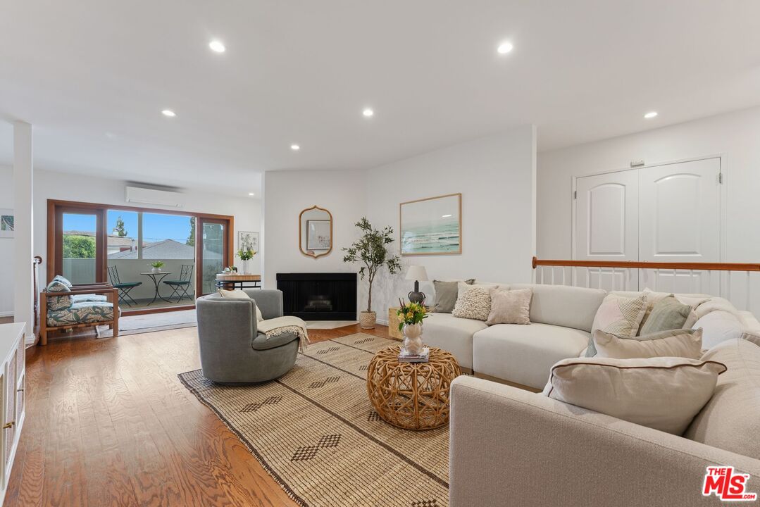 944 17th St Unit: 6