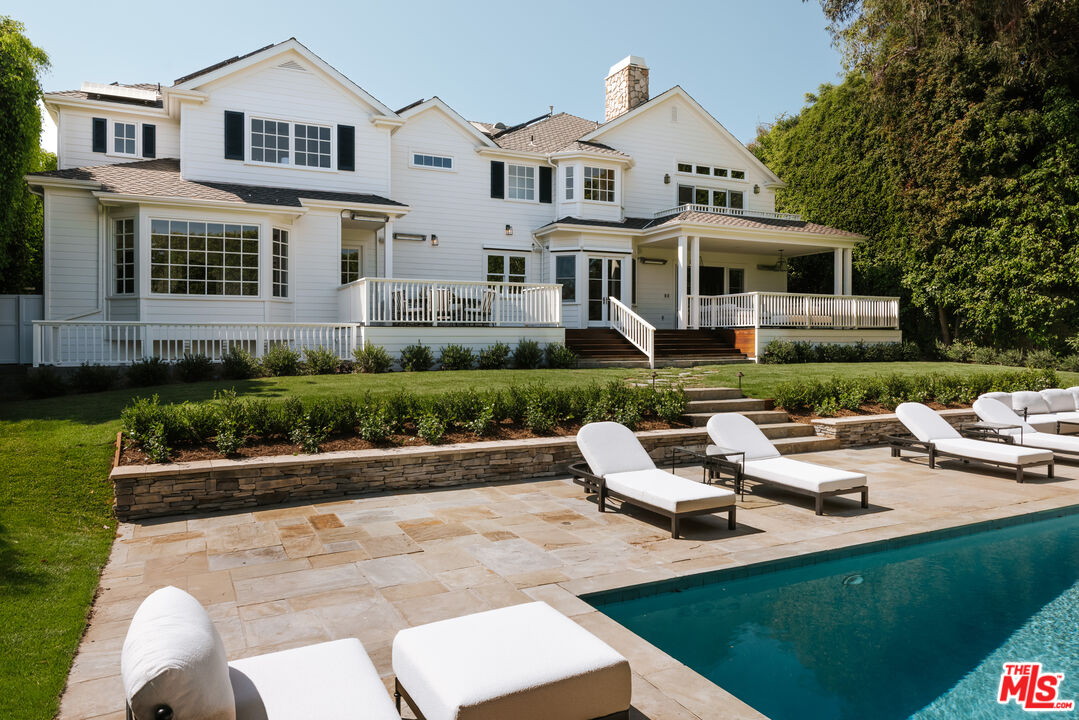 1228 Amalfi Dr