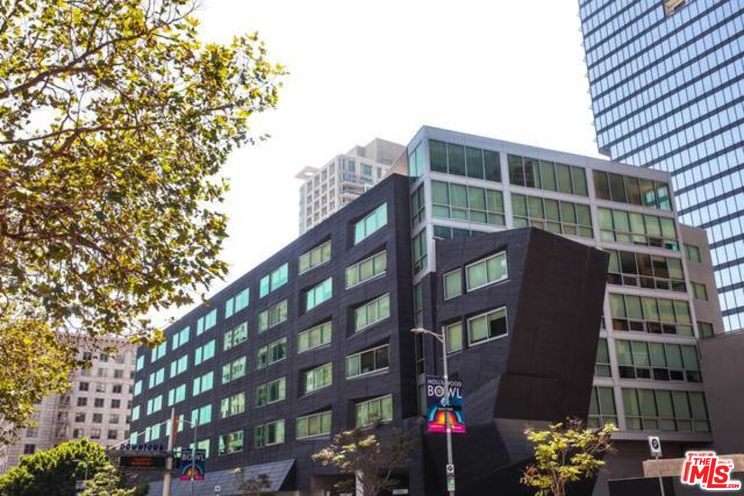 Photo of 901 S FLOWER ST, LOS ANGELES, CA 90015