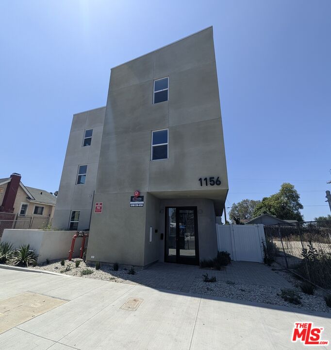 1156 W Florence Ave