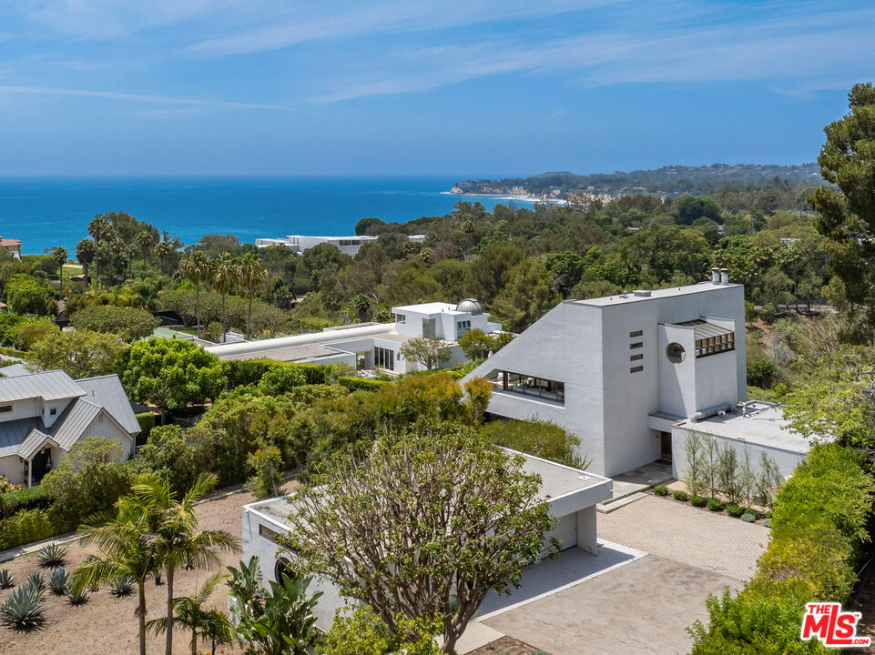 27553 pacific Coast HWY