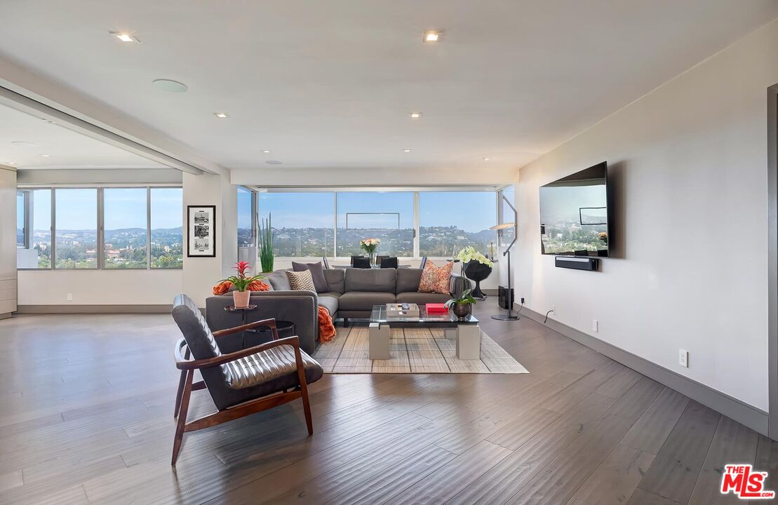 865 Comstock Ave Unit: 16F