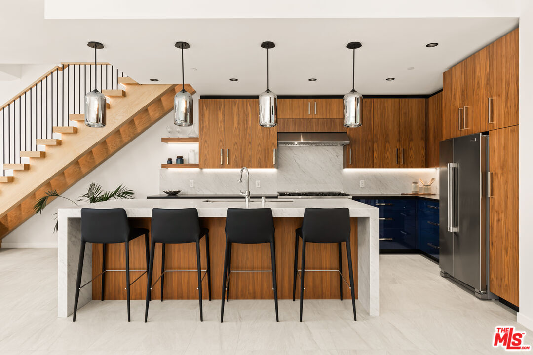 212 Bay St Unit: 103