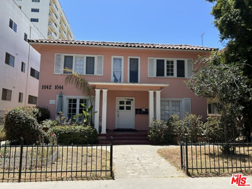 1044 2nd St Unit: B
