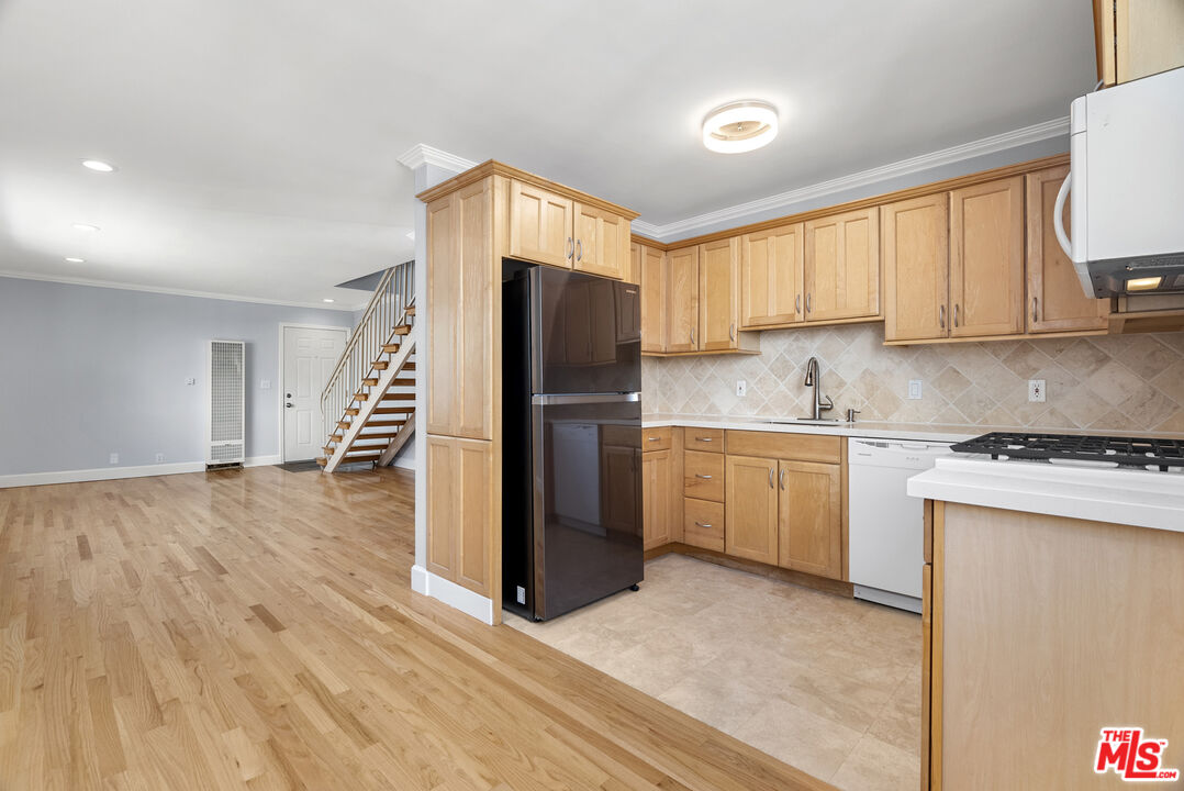 2435 3rd St Unit: 10