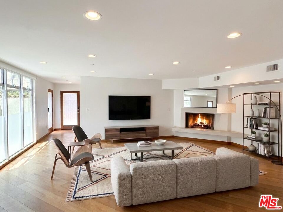 512 Brooks Ave Unit: 6