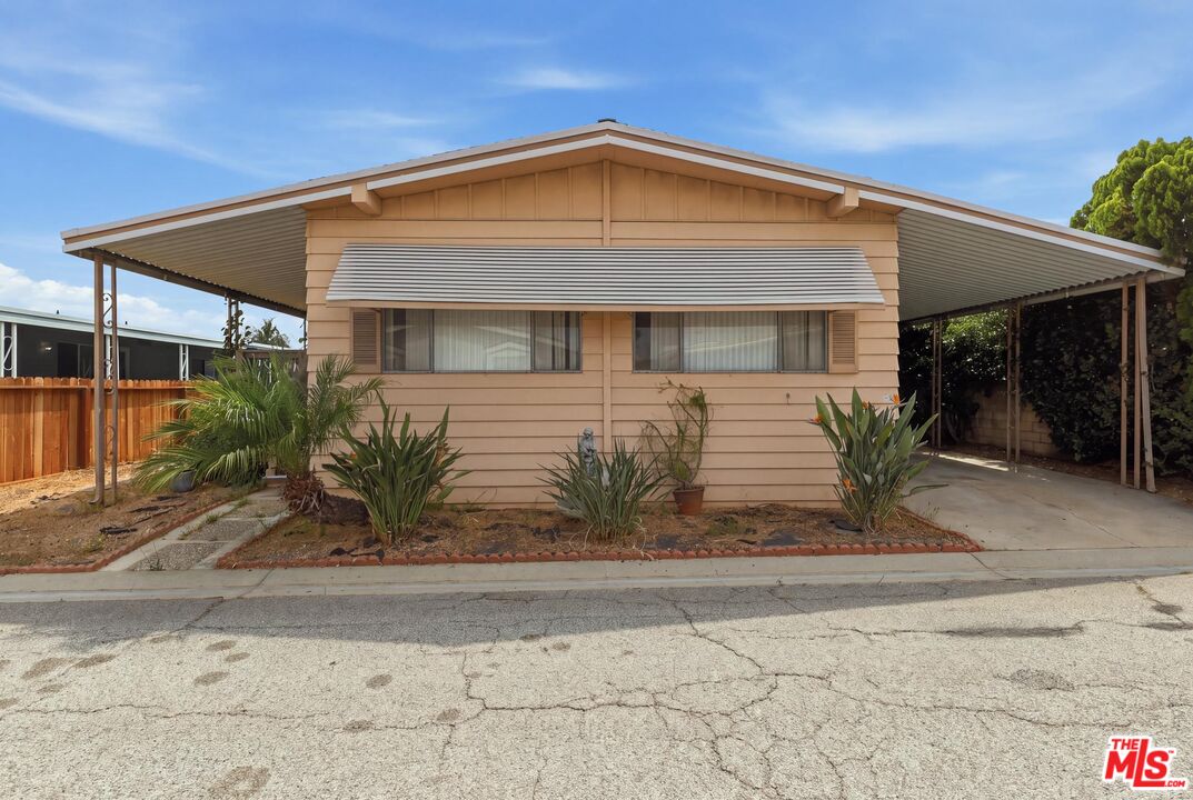 2601 E Victoria St Unit: 99