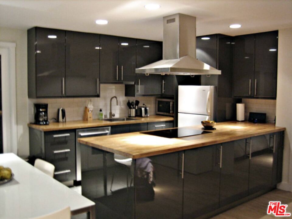 4125 Huron Ave Unit: 1/2