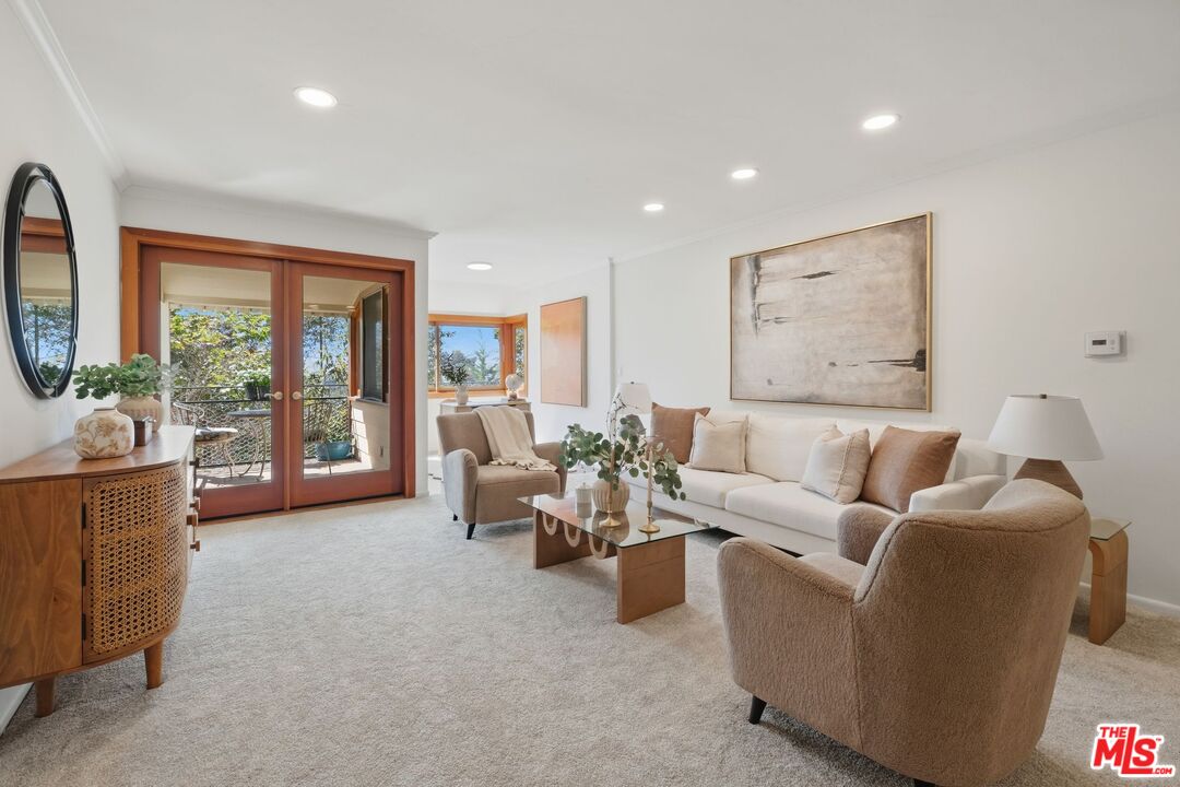 289 S Barrington Ave Unit: A309