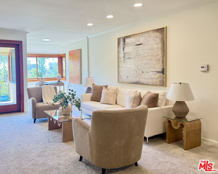 289 S Barrington Ave Unit: A309