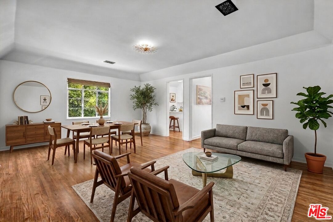 350 S Roxbury Dr