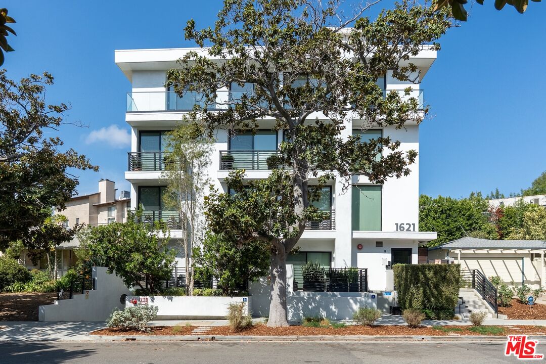1621 Malcolm Ave Unit: 401