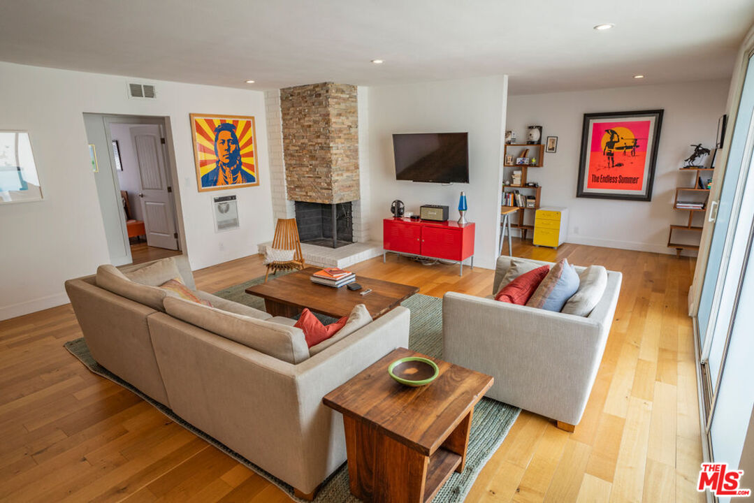 Photo of 8358 Manitoba St, Playa Del Rey, CA 90293