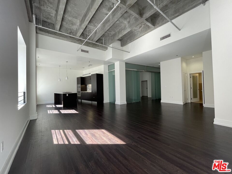 727 W 7th ST Unit: 1325