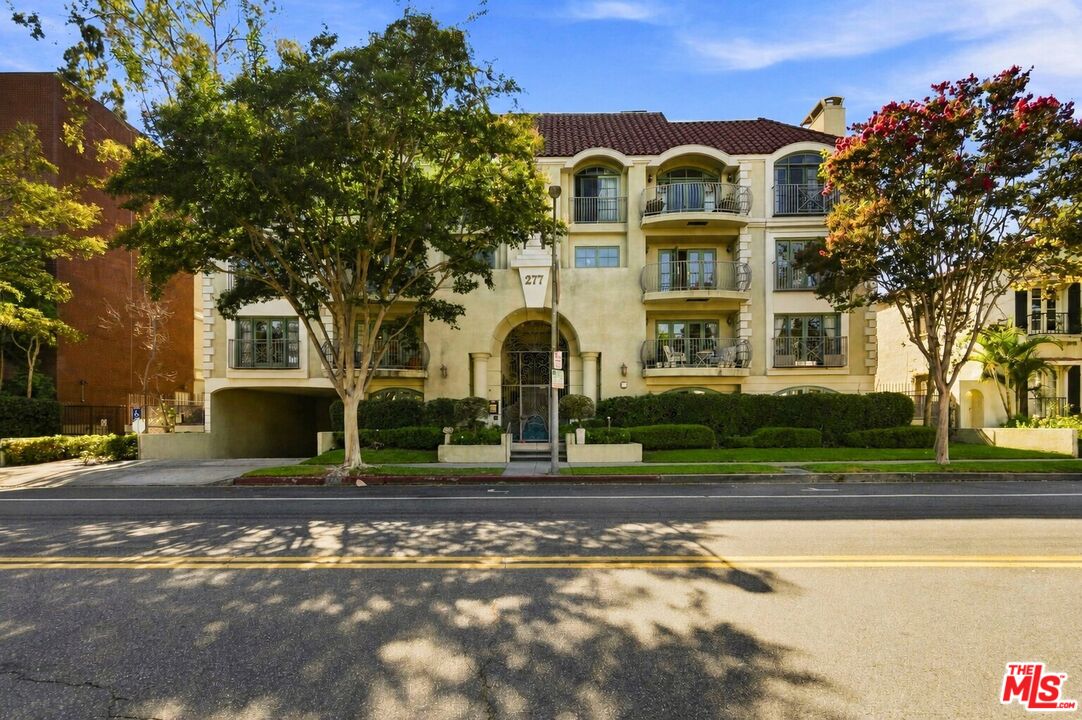 277 S Spalding Dr Unit: 203