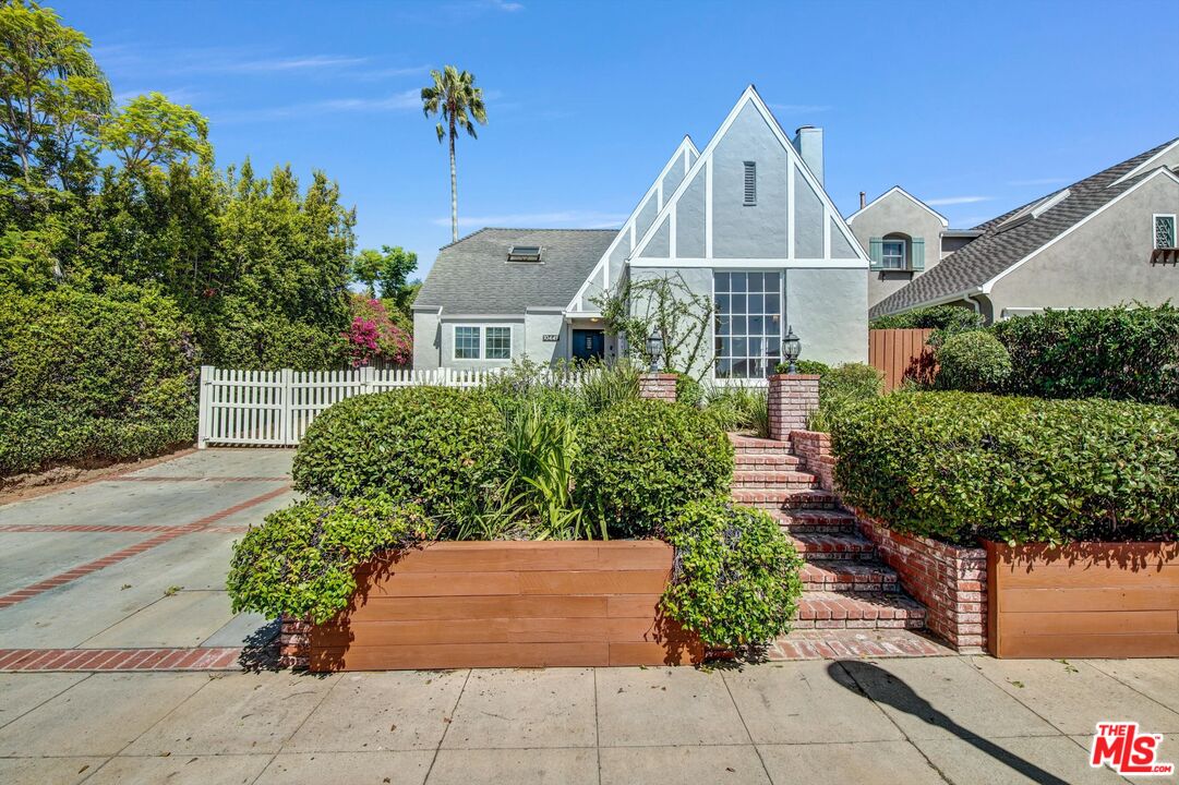 10449 Holman Ave