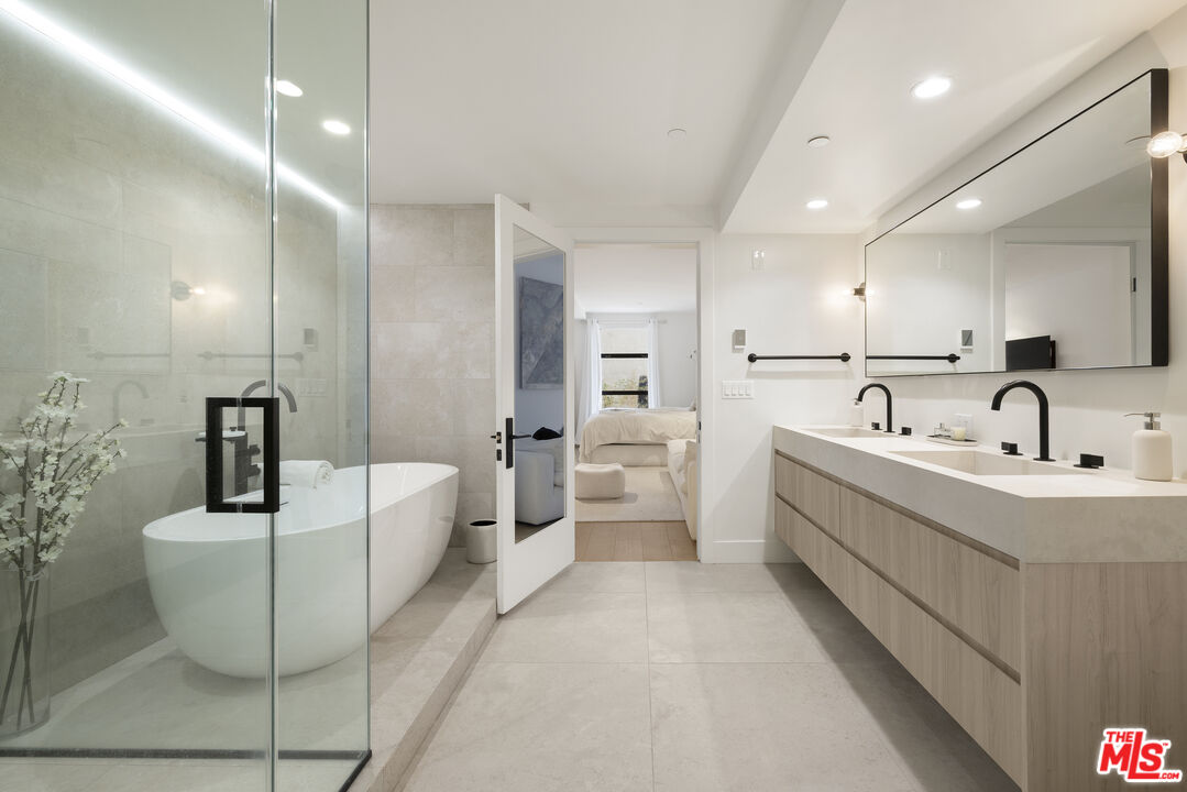 10777 Wilshire Blvd Unit: 207