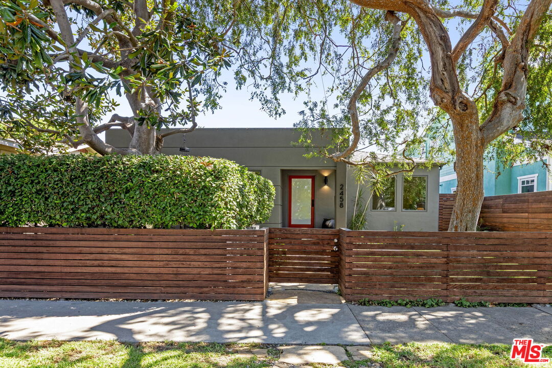 2458 Walnut Ave