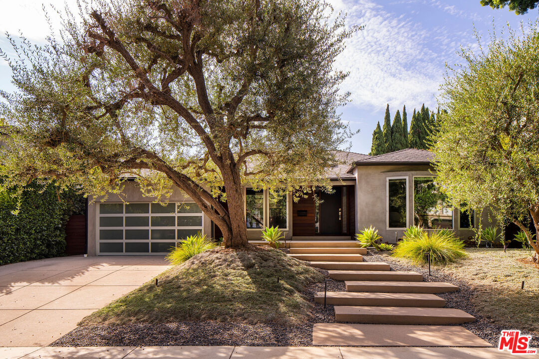 10481 Lindbrook Dr