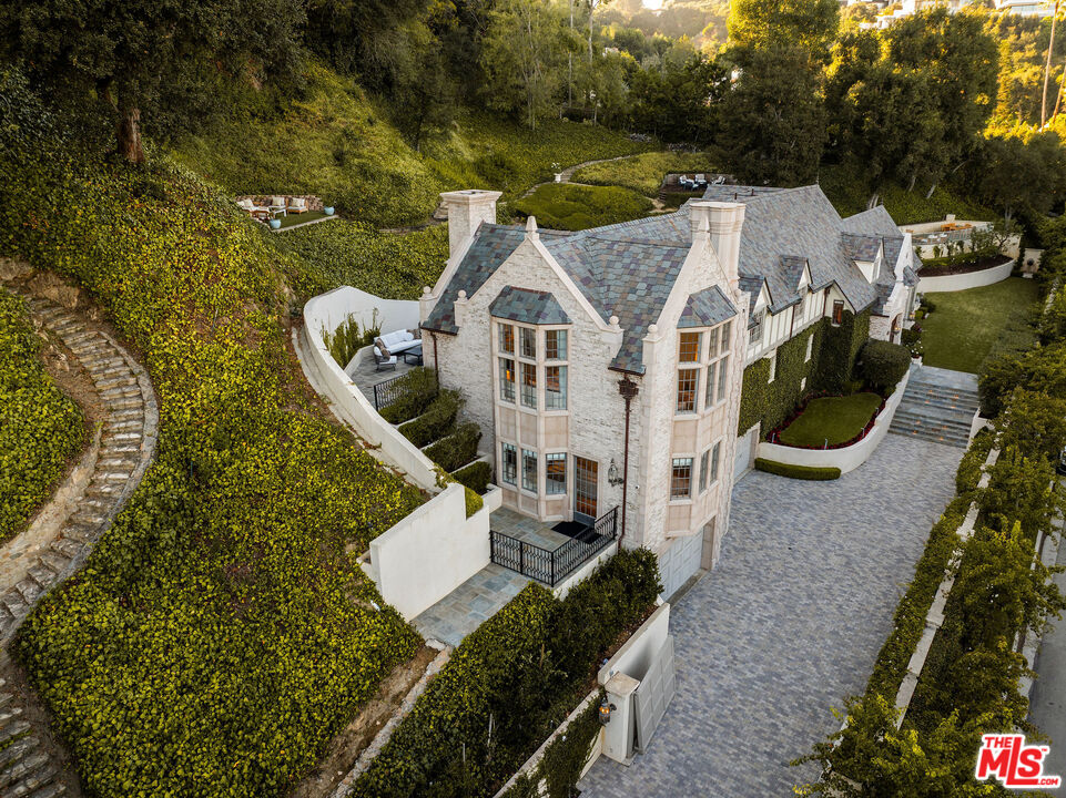 10950 Bellagio Rd