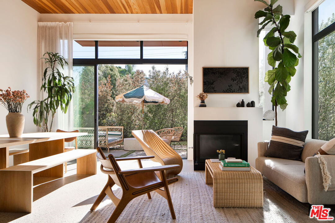 1329 California Ave Unit: 102