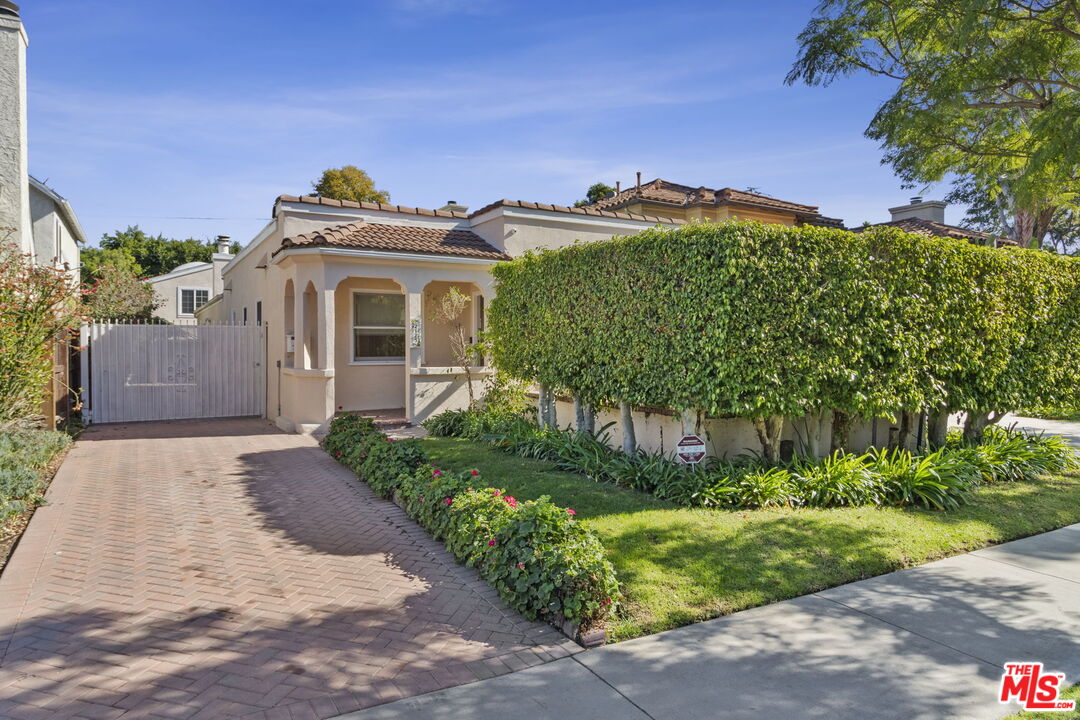 2128 Camden Ave