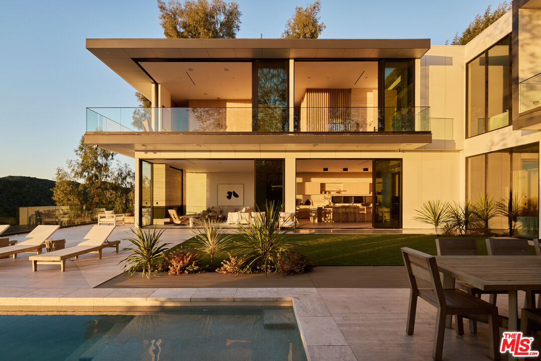 1149 Linda Flora Dr