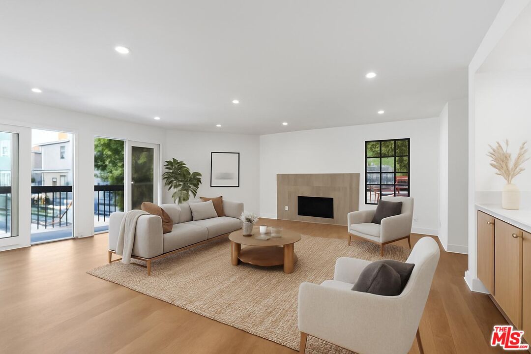 2541 Stoner Ave Unit: 2
