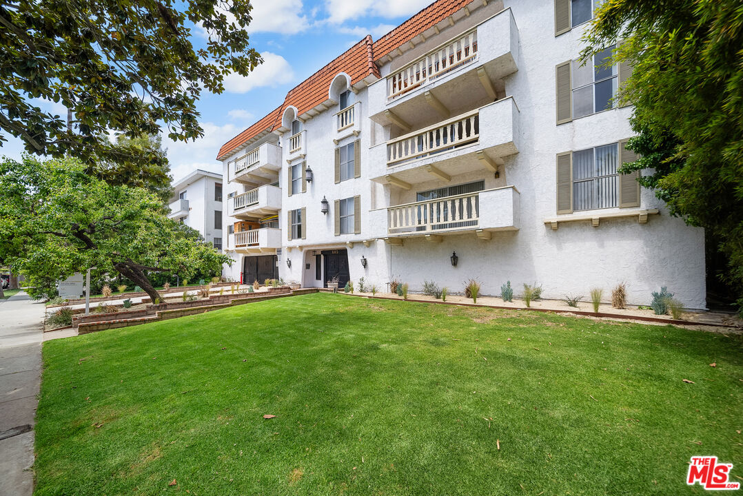 605 San Vicente Blvd Unit: 206