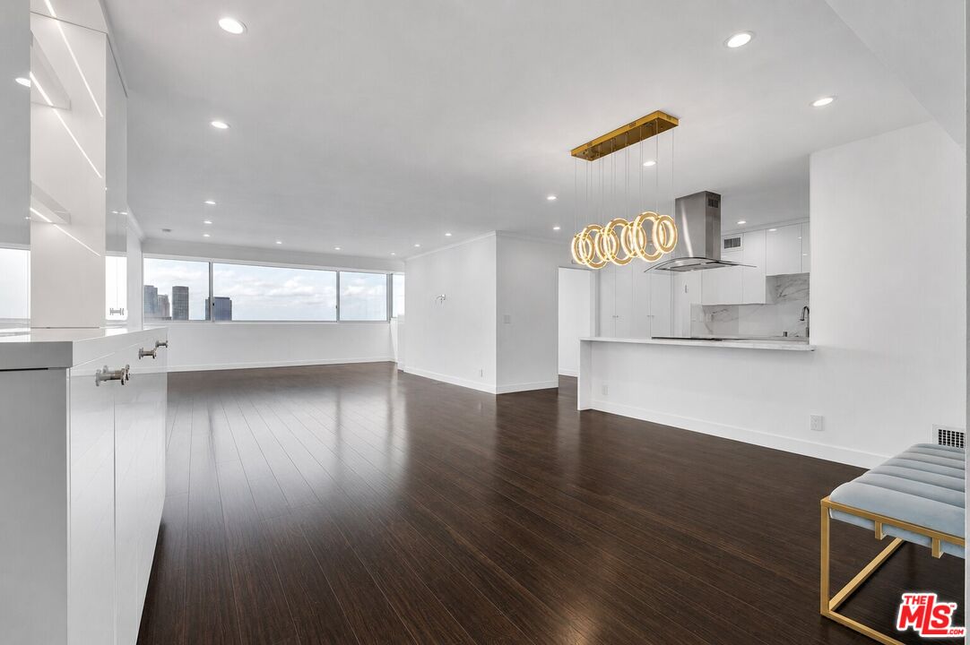 865 Comstock Ave Unit: 16C