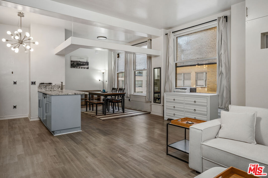 215 W 7th St Unit: 803