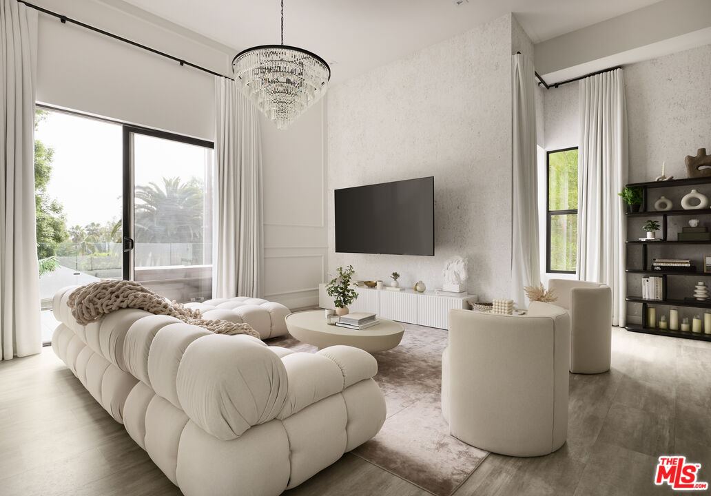 4967 Llano Dr