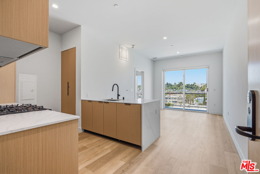 3555 Overland Ave Unit: 610