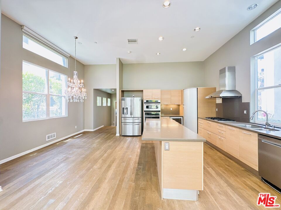 6581 Seabluff Dr Unit: 11